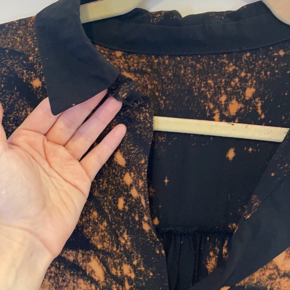 Oversized Ruched-Back Bleach Dyed blouse - Picture 2 of 3